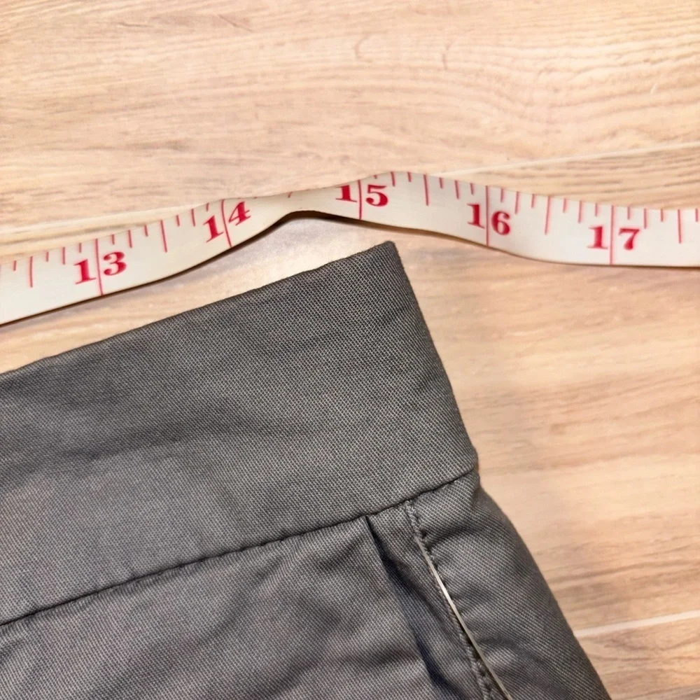 Old Navy Gray Women's Shorts - Picture 3 of 6